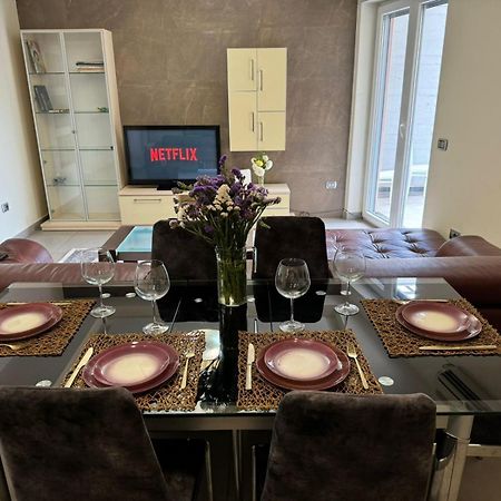 Diem Apartment Near Pazari I Ri Тирана Екстер'єр фото