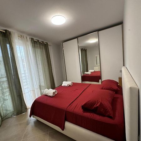 Diem Apartment Near Pazari I Ri Тирана Екстер'єр фото