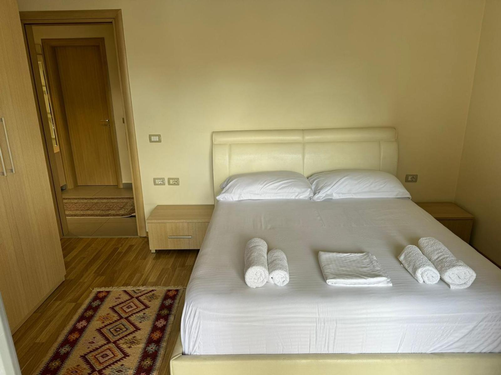 Diem Apartment Near Pazari I Ri Тирана Екстер'єр фото