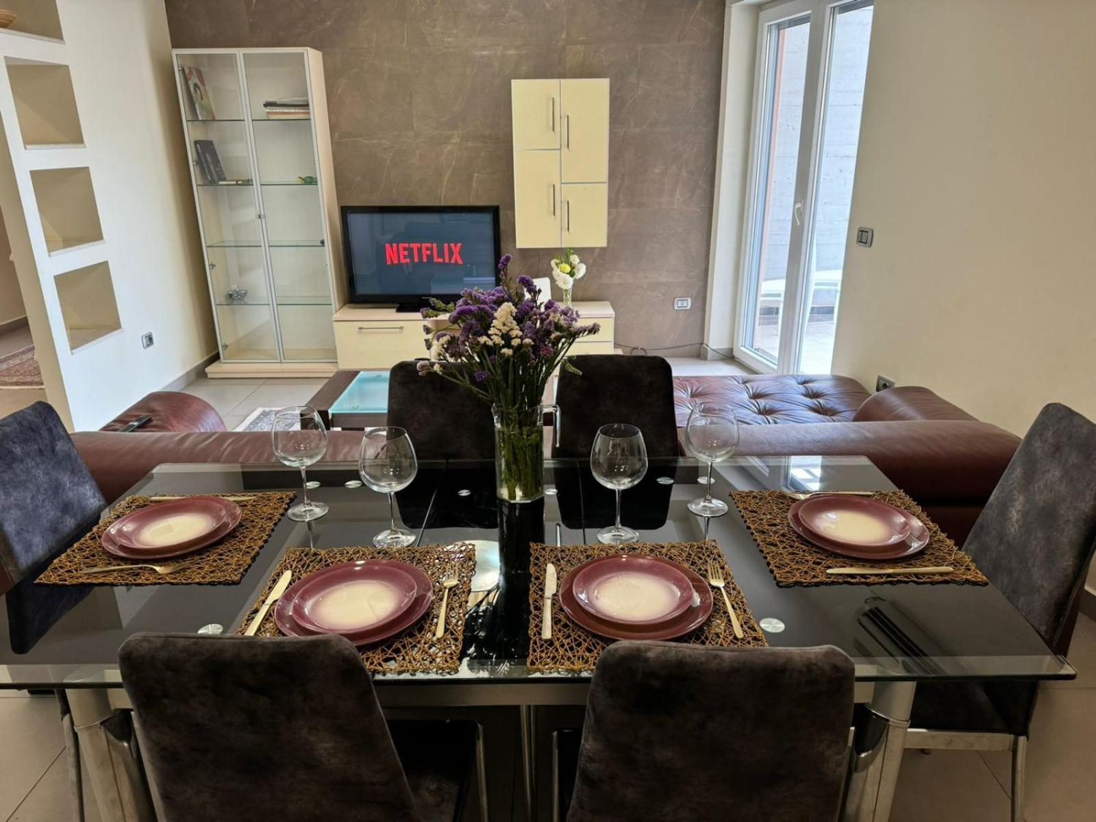 Diem Apartment Near Pazari I Ri Тирана Екстер'єр фото