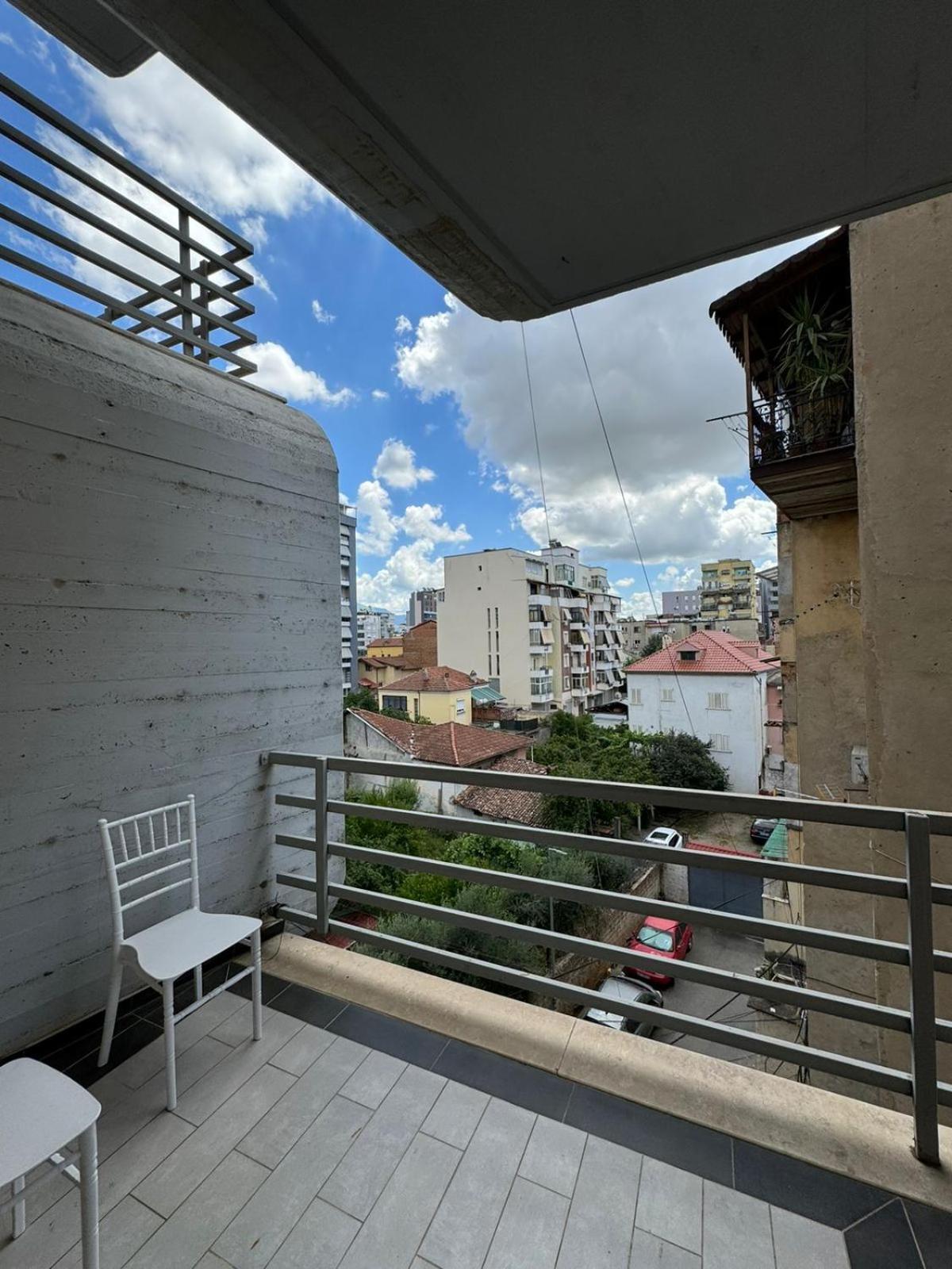 Diem Apartment Near Pazari I Ri Тирана Екстер'єр фото