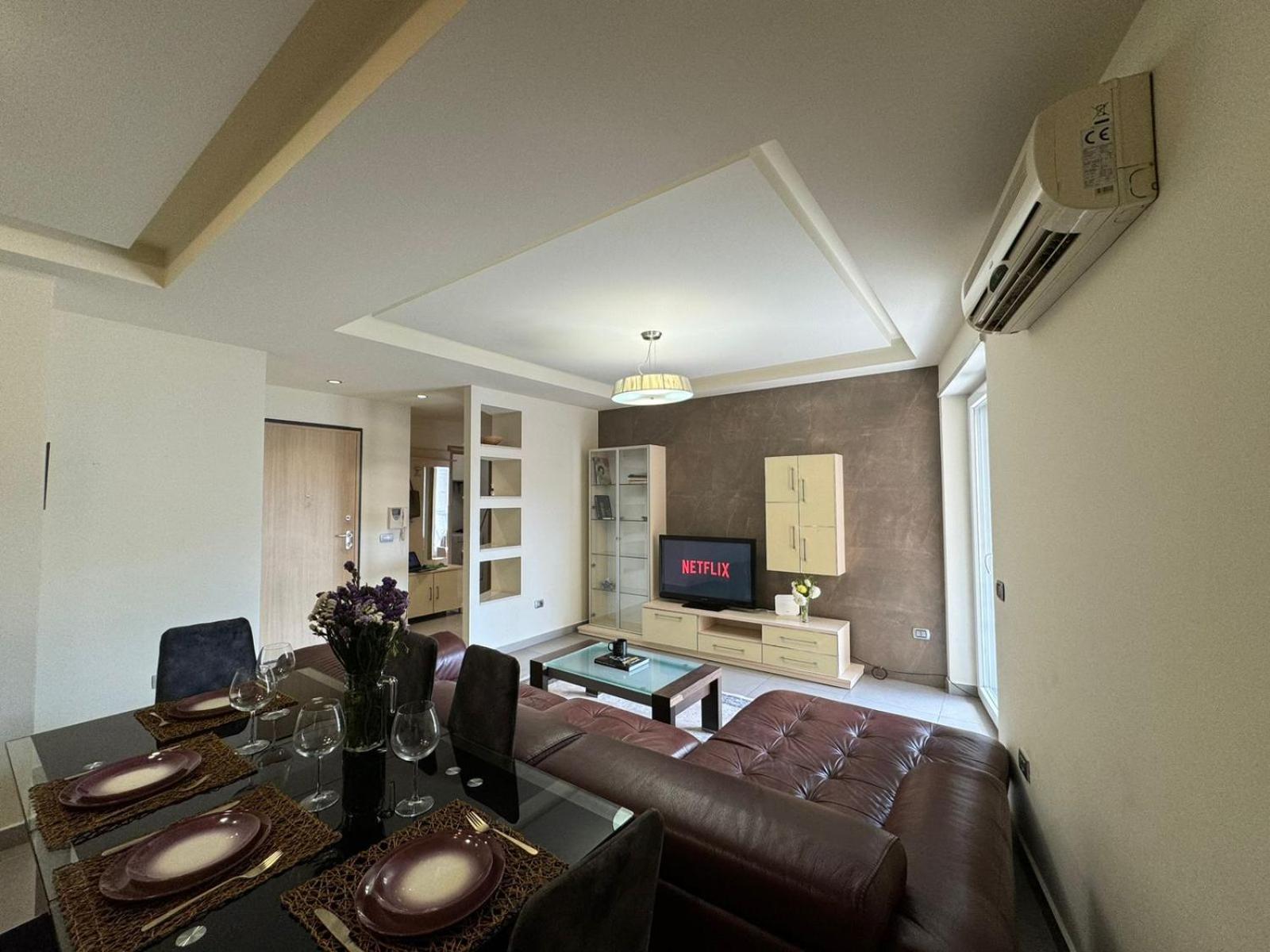 Diem Apartment Near Pazari I Ri Тирана Екстер'єр фото
