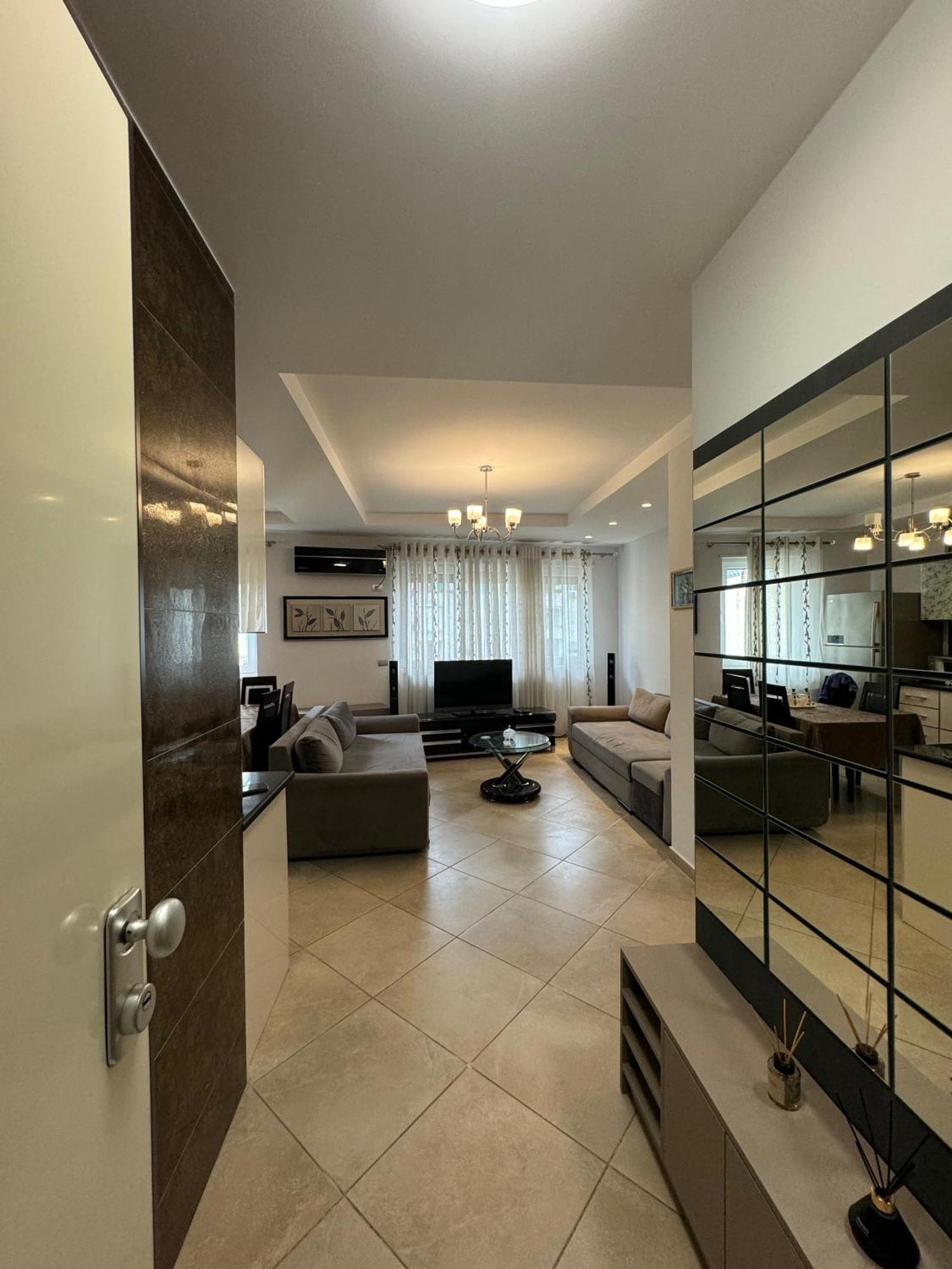 Diem Apartment Near Pazari I Ri Тирана Екстер'єр фото