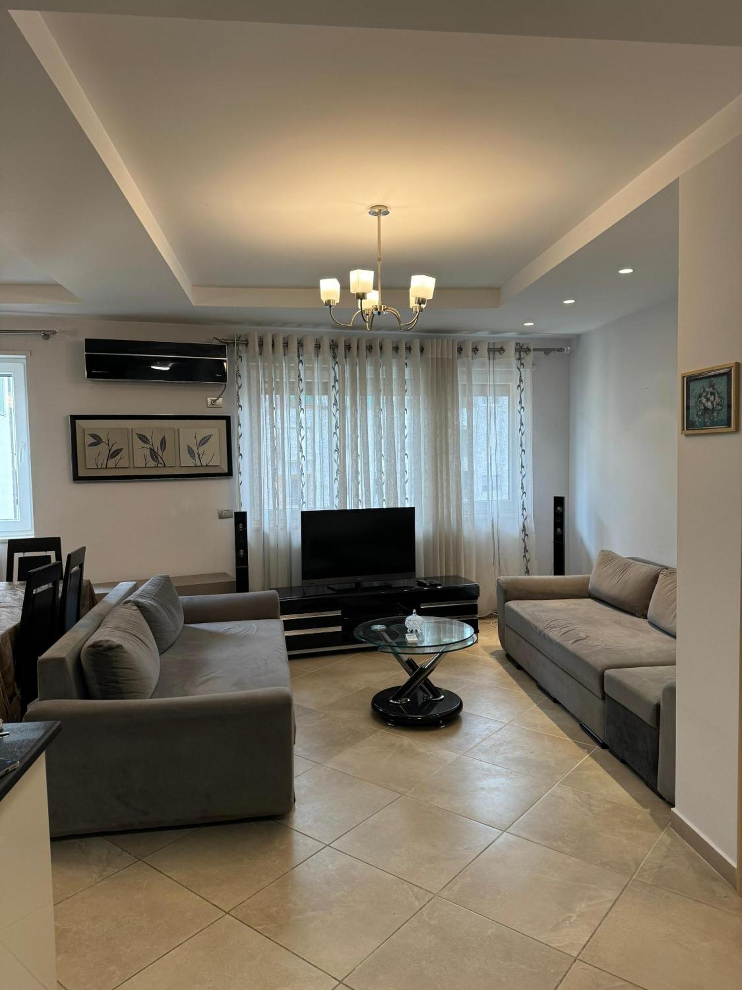 Diem Apartment Near Pazari I Ri Тирана Екстер'єр фото