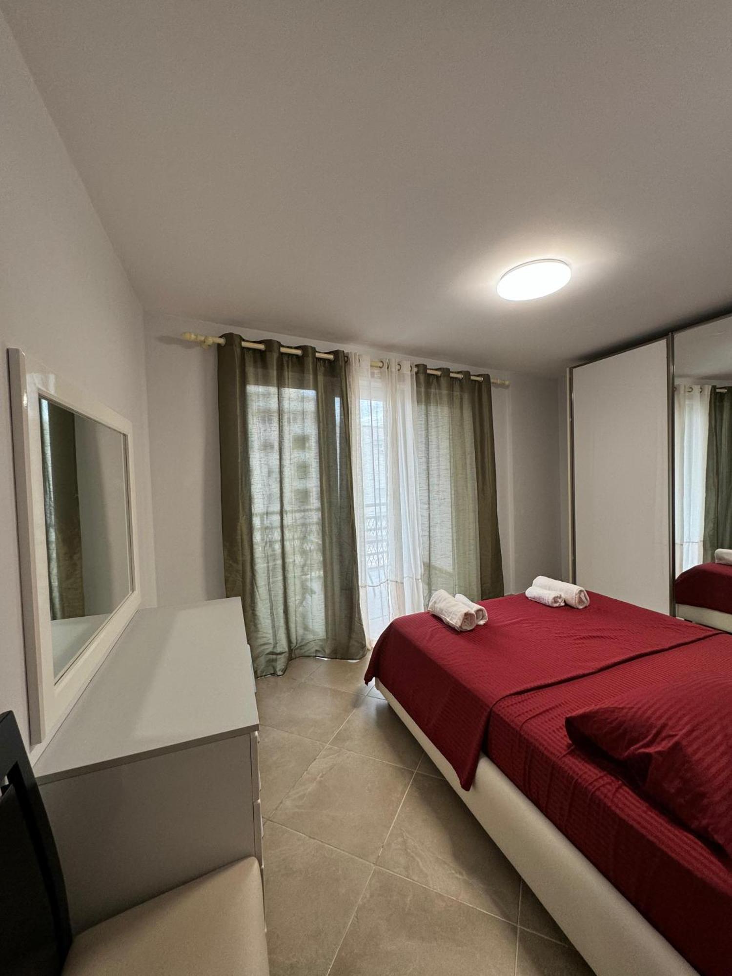 Diem Apartment Near Pazari I Ri Тирана Екстер'єр фото